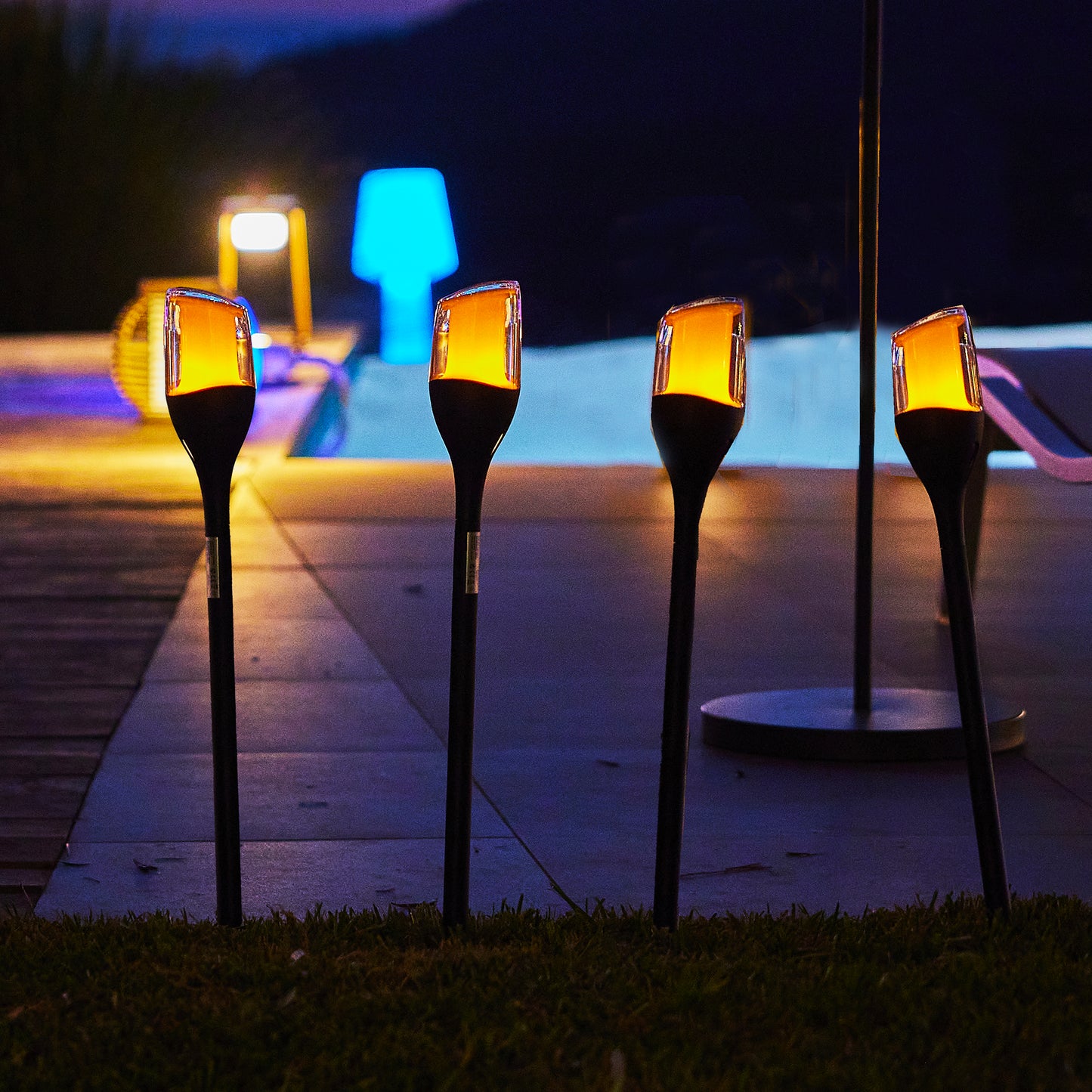 Lot de 4 torches solaires effet flamme LED blanc chaud 4X FARELY H64,5cm