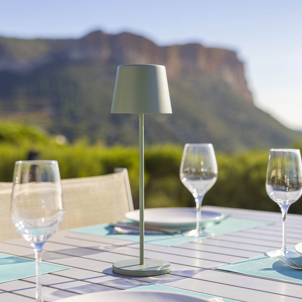 Lampe de table touch sans fil en aluminium vert KELLY OLIVE LED blanc dimmable H38cm