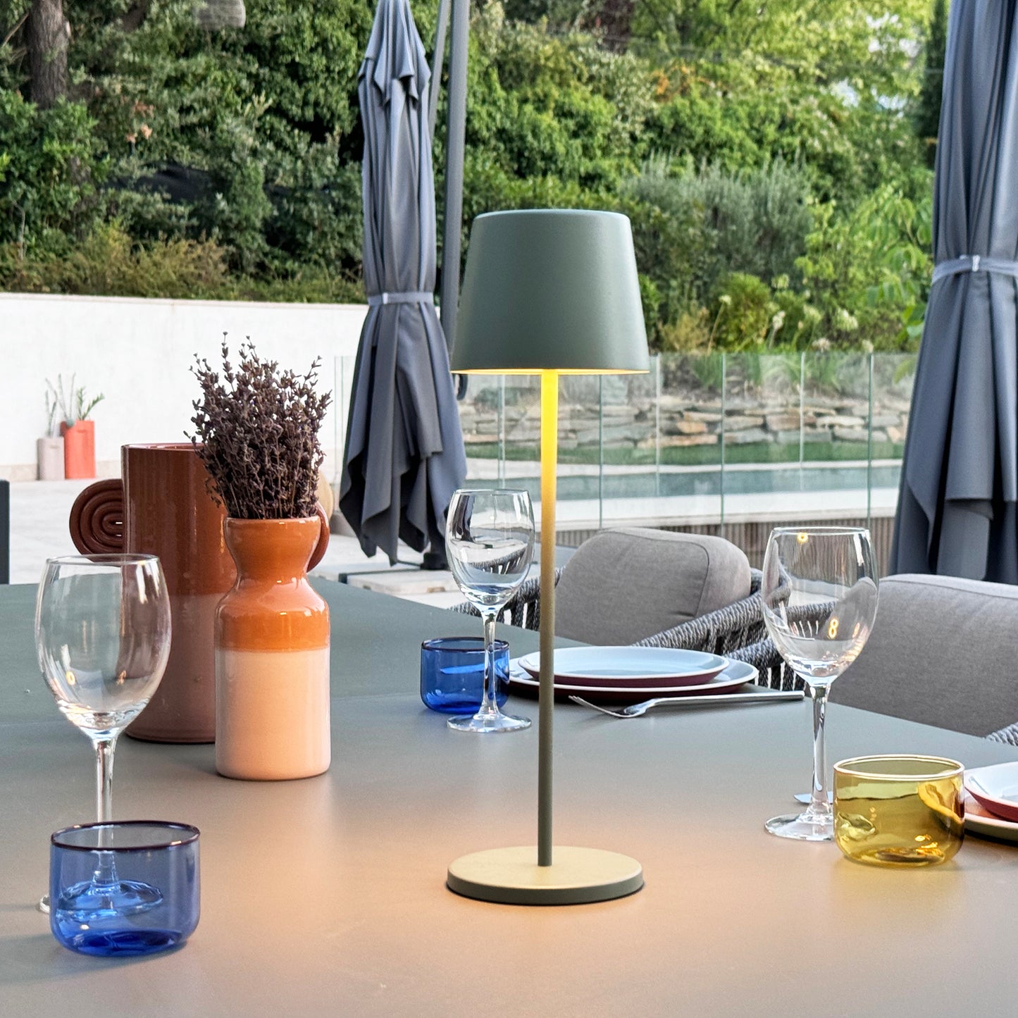 Lampe de table touch sans fil en aluminium vert KELLY OLIVE LED blanc dimmable H38cm