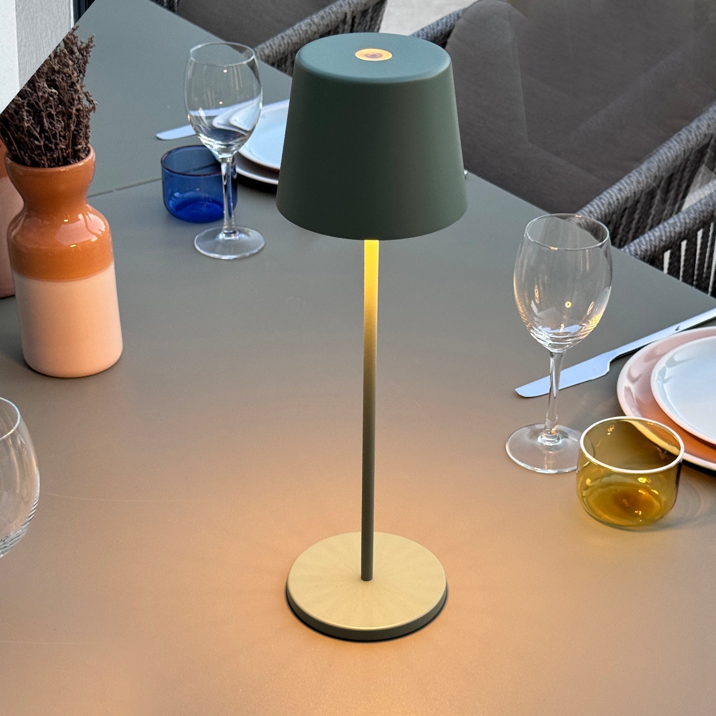 Lampe de table touch sans fil en aluminium vert KELLY OLIVE LED blanc dimmable H38cm