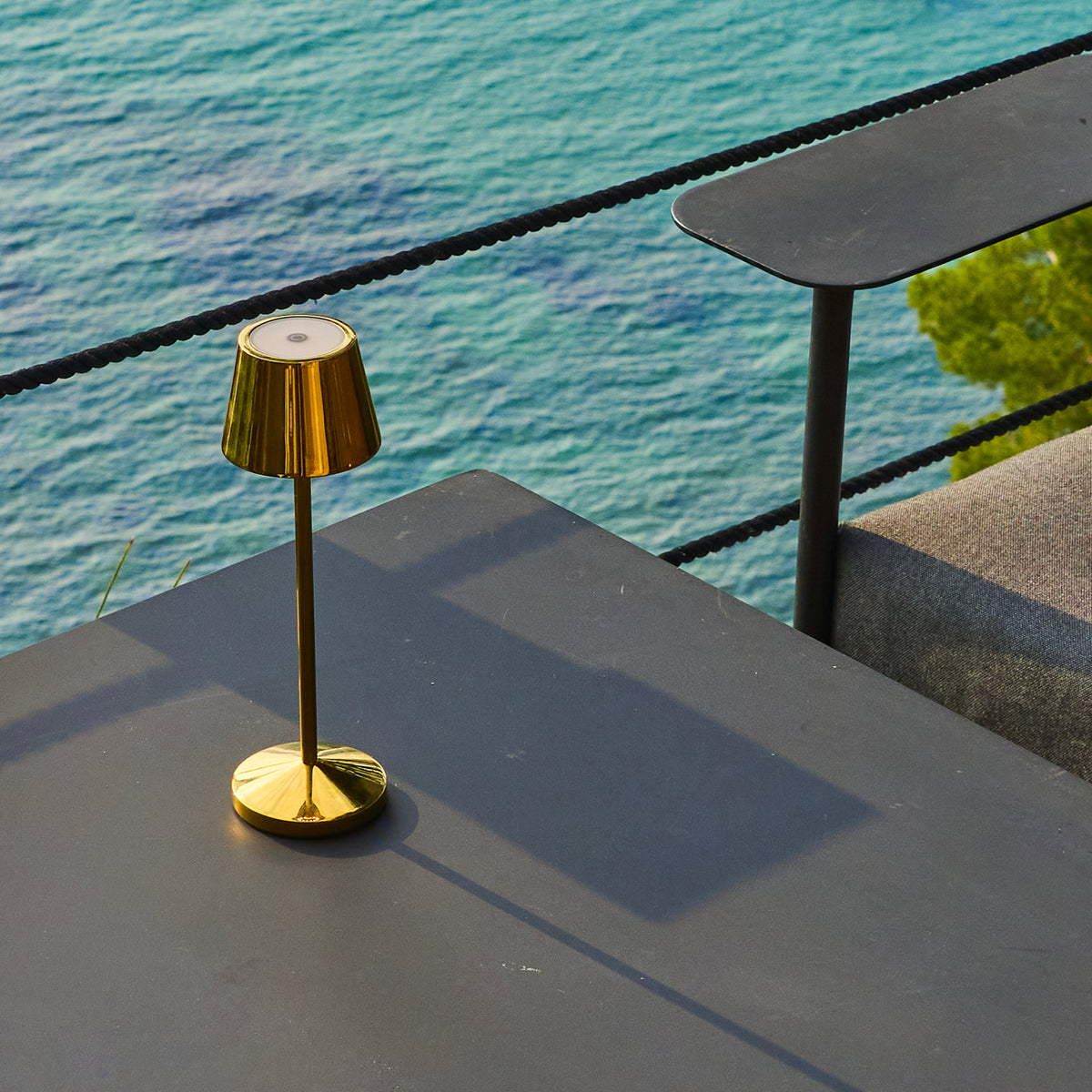 9 Lampe de table EMILY + Socle de charge