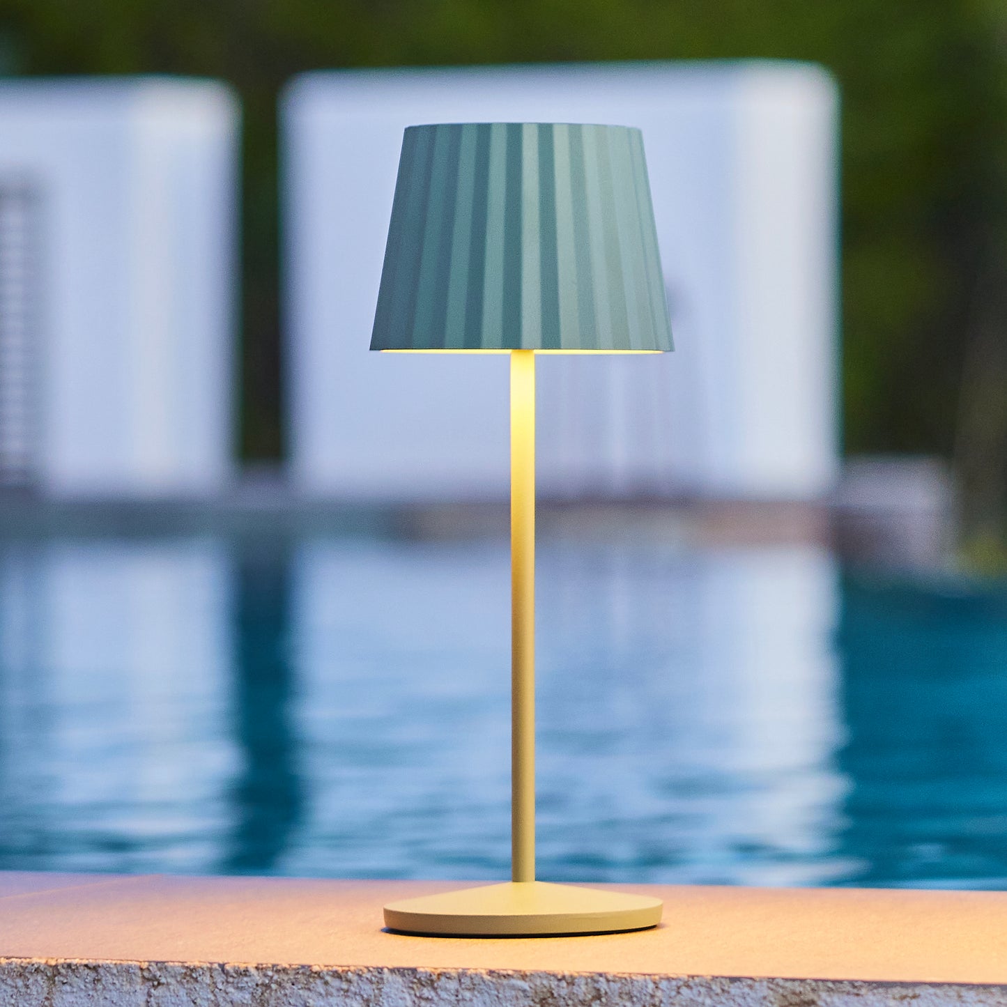 Lampe de table touch sans fil en aluminium vert LED ABBY OLIVE blanc dimmable H29cm