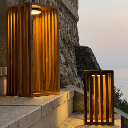 Lanterne solaire décorative LED blanc chaud CHENNAI en bois teck massif H30cm