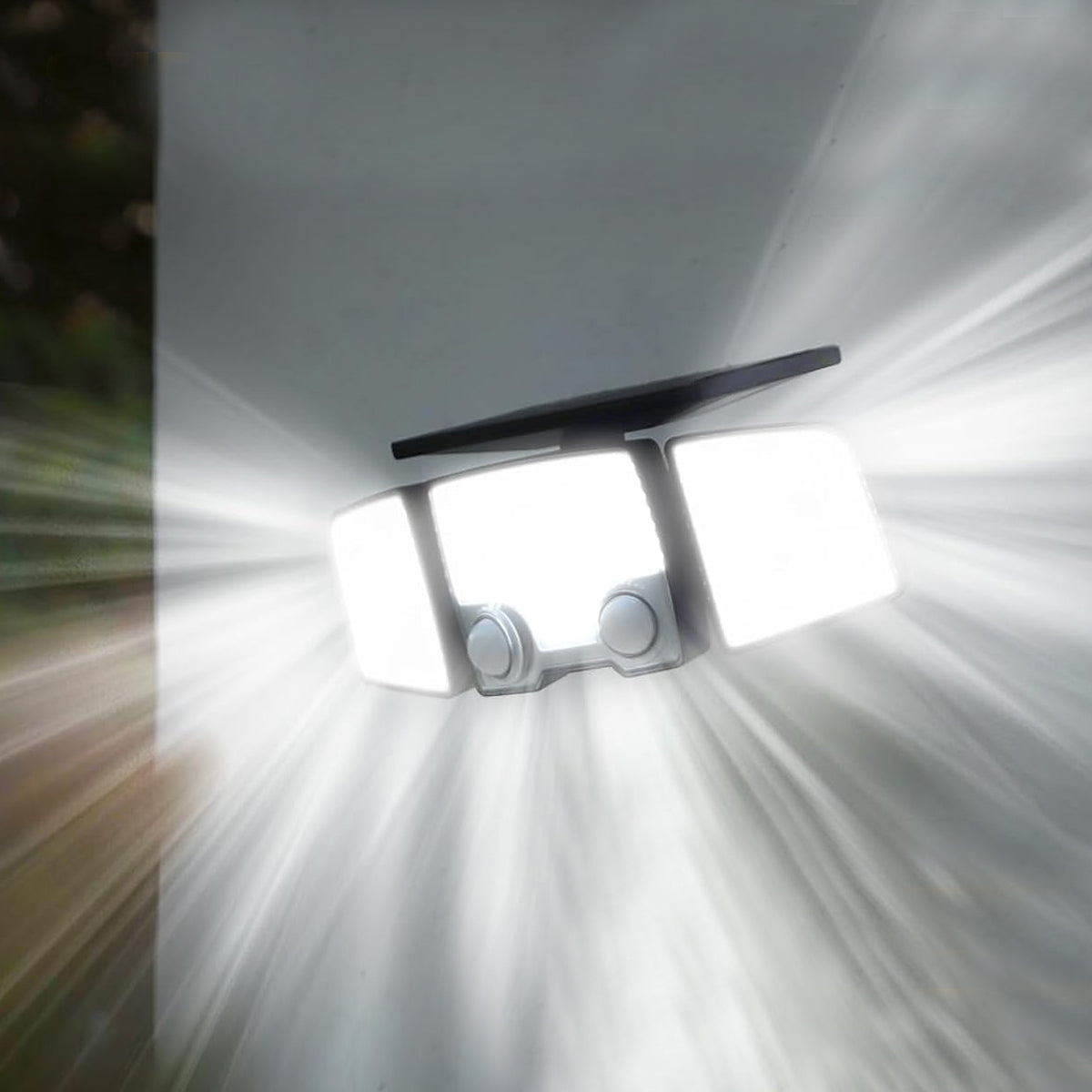 Lot de 2 Spots Solaires à 3 Têtes Noires RAYLITE - Éclairage LED Puissant Blanc, Orientables avec Détecteur de Mouvement, Idéaux pour Sécuriser Jardin, Terrasse et Extérieur