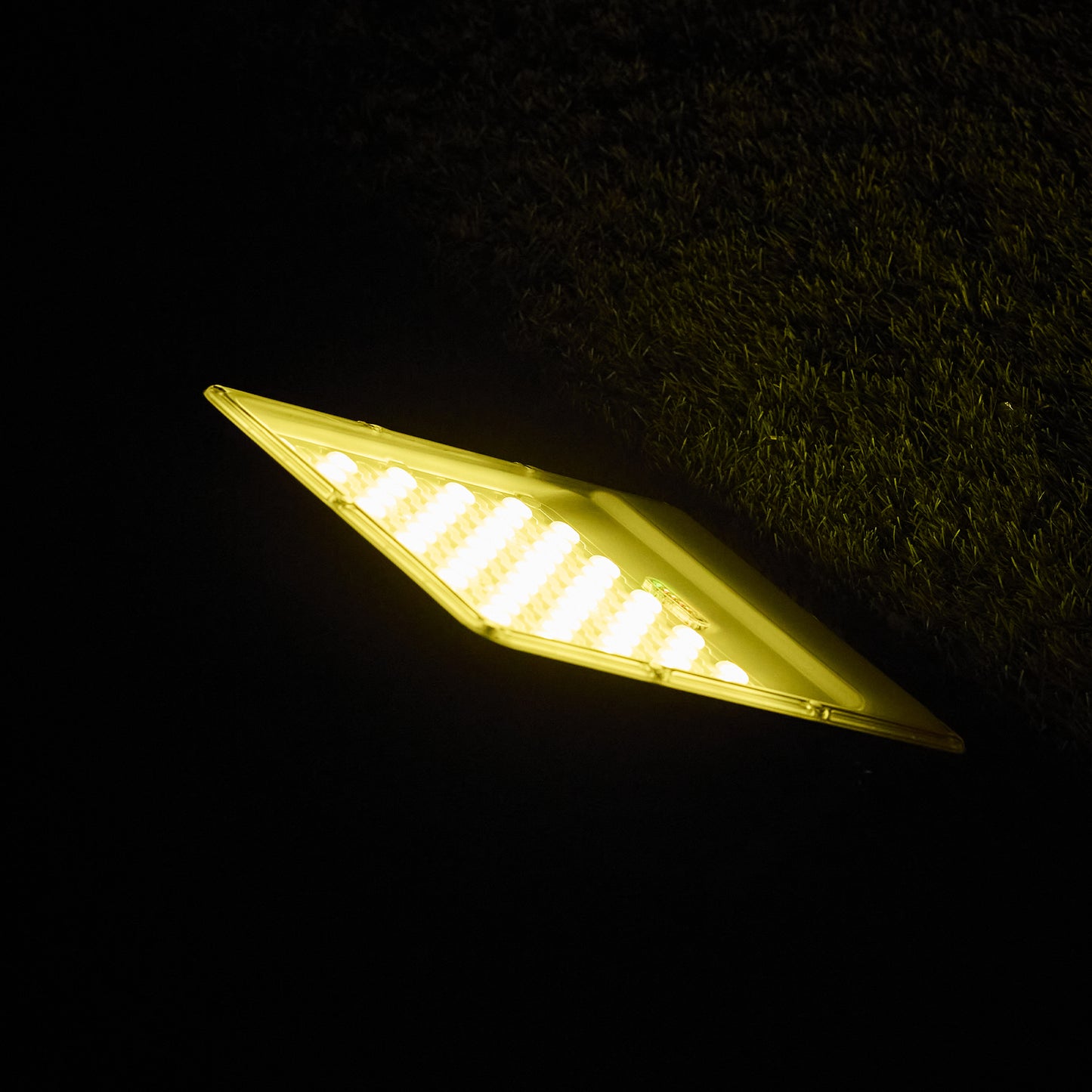 Projecteur solaire éclairage très puissant LED blanc chaud/ froid TITAN avec panneau solaire déporté et télécommande H30.5cm