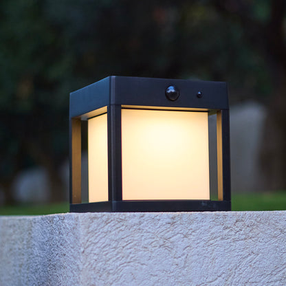 Borne lumineuse carré avec détecteur de mouvement PILARO BLACK LED blanc chaud 15cm