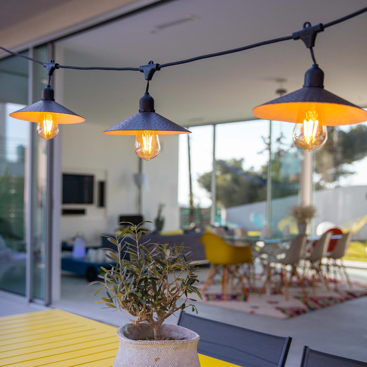 Guirlande lumineuse extérieur avec abat-jour en acier style vintage 10 douilles E27 VINTY 6m - REDDECO.com