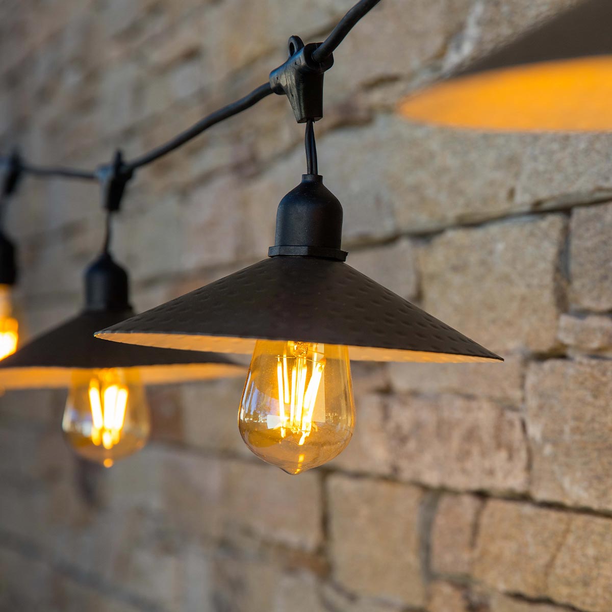Guirlande lumineuse extérieur avec abat-jour en acier style vintage 10 douilles E27 VINTY 6m - REDDECO.com